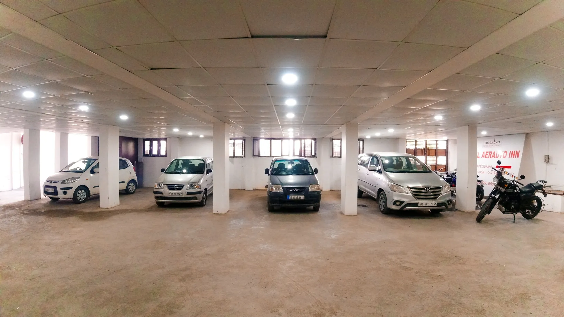 Hotel Aeradyo Inn Parking