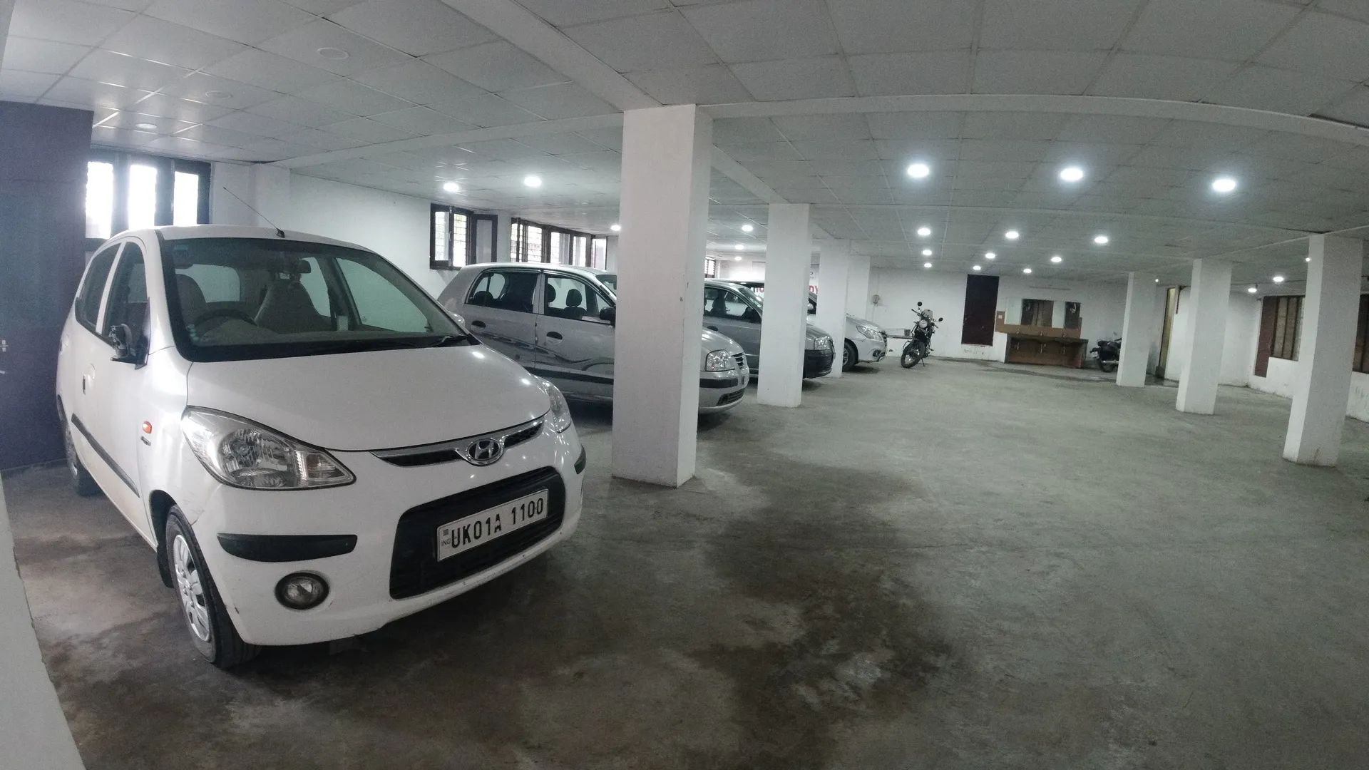 Hotel Aeradyo Inn Parking