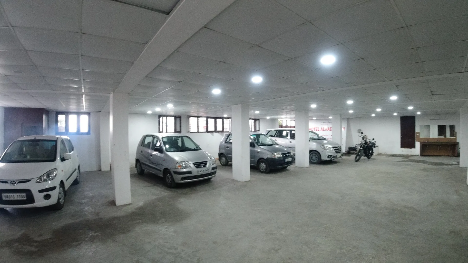Hotel Aeradyo Inn Parking