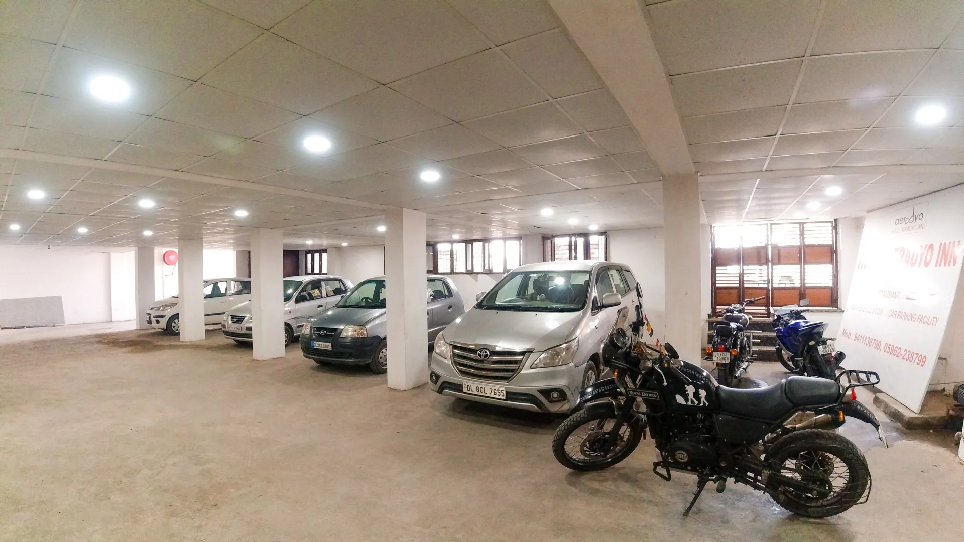 Hotel Aeradyo Inn Parking