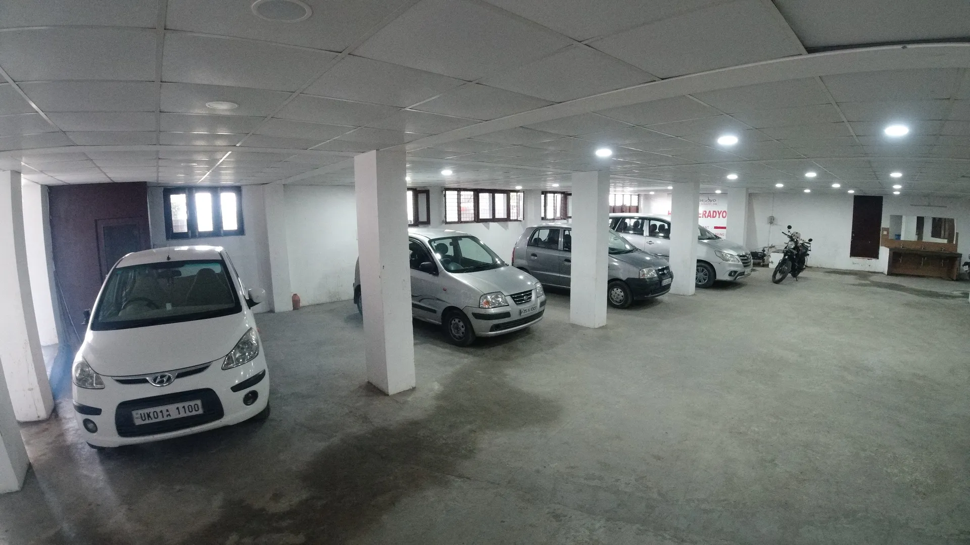 Hotel Aeradyo Inn Parking