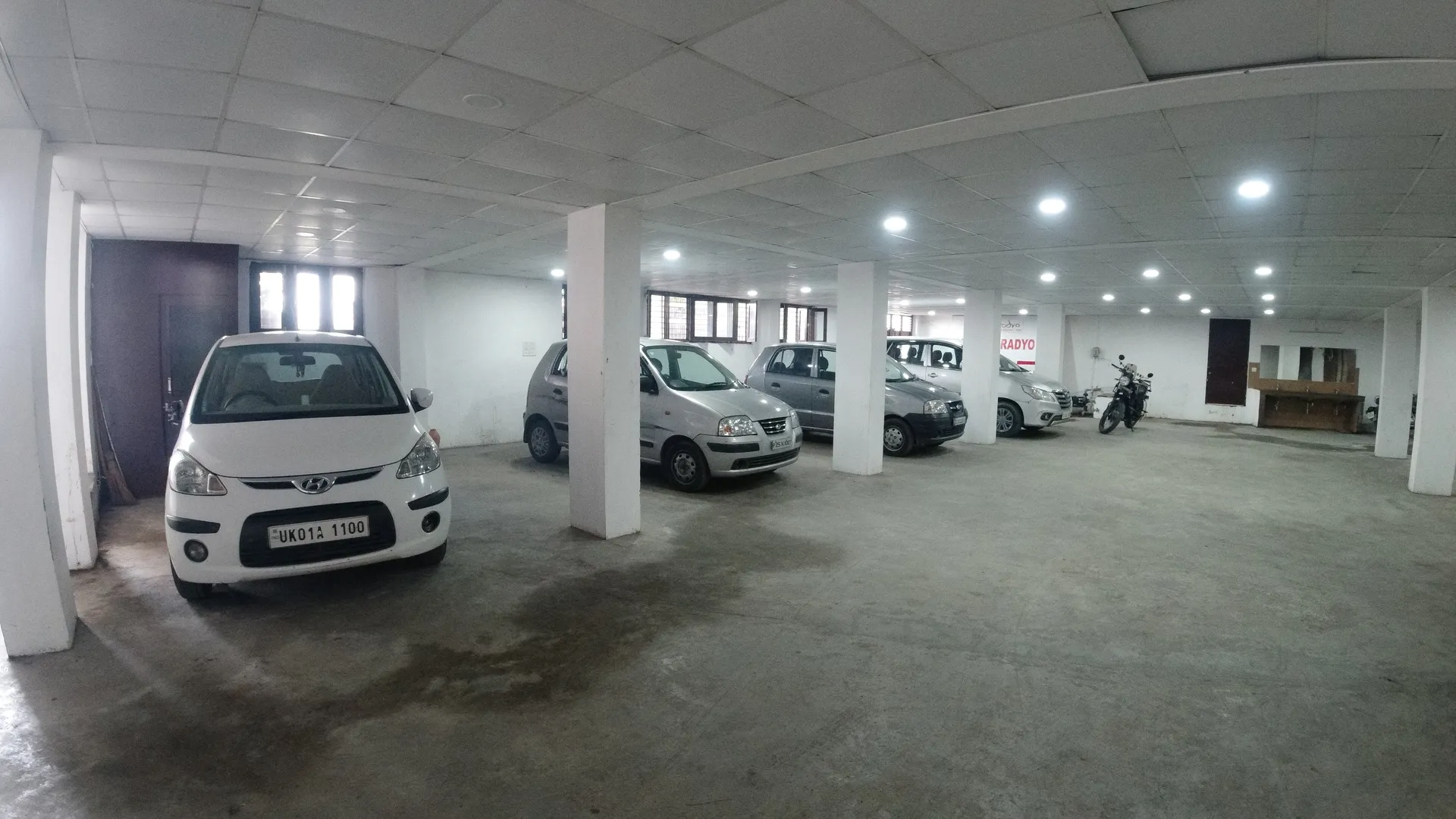 Hotel Aeradyo Inn Parking