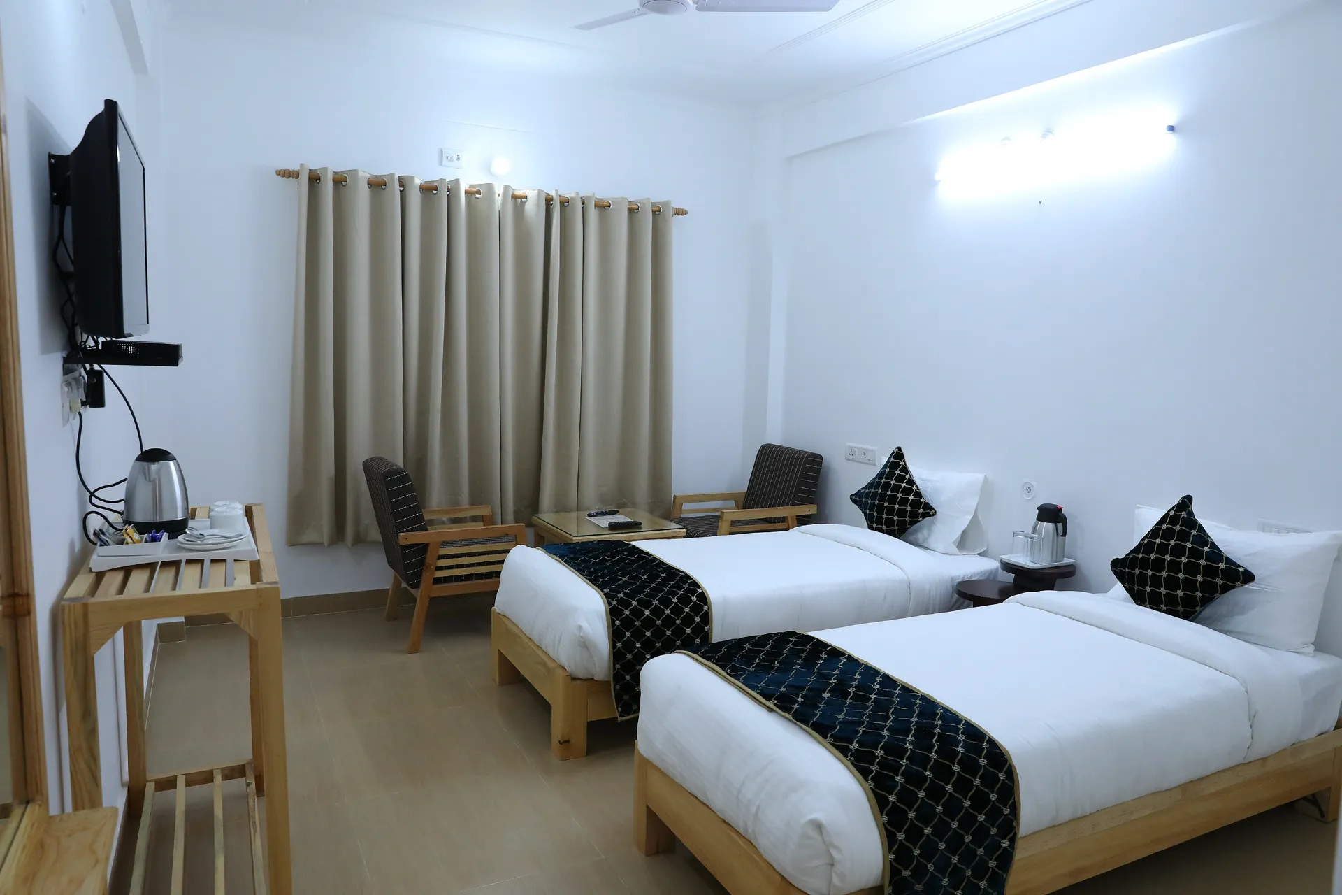 Hotel Aeradyo Inn Room