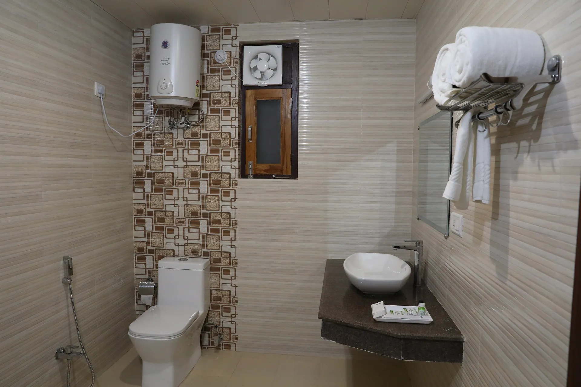 Hotel Aeradyo Inn Room