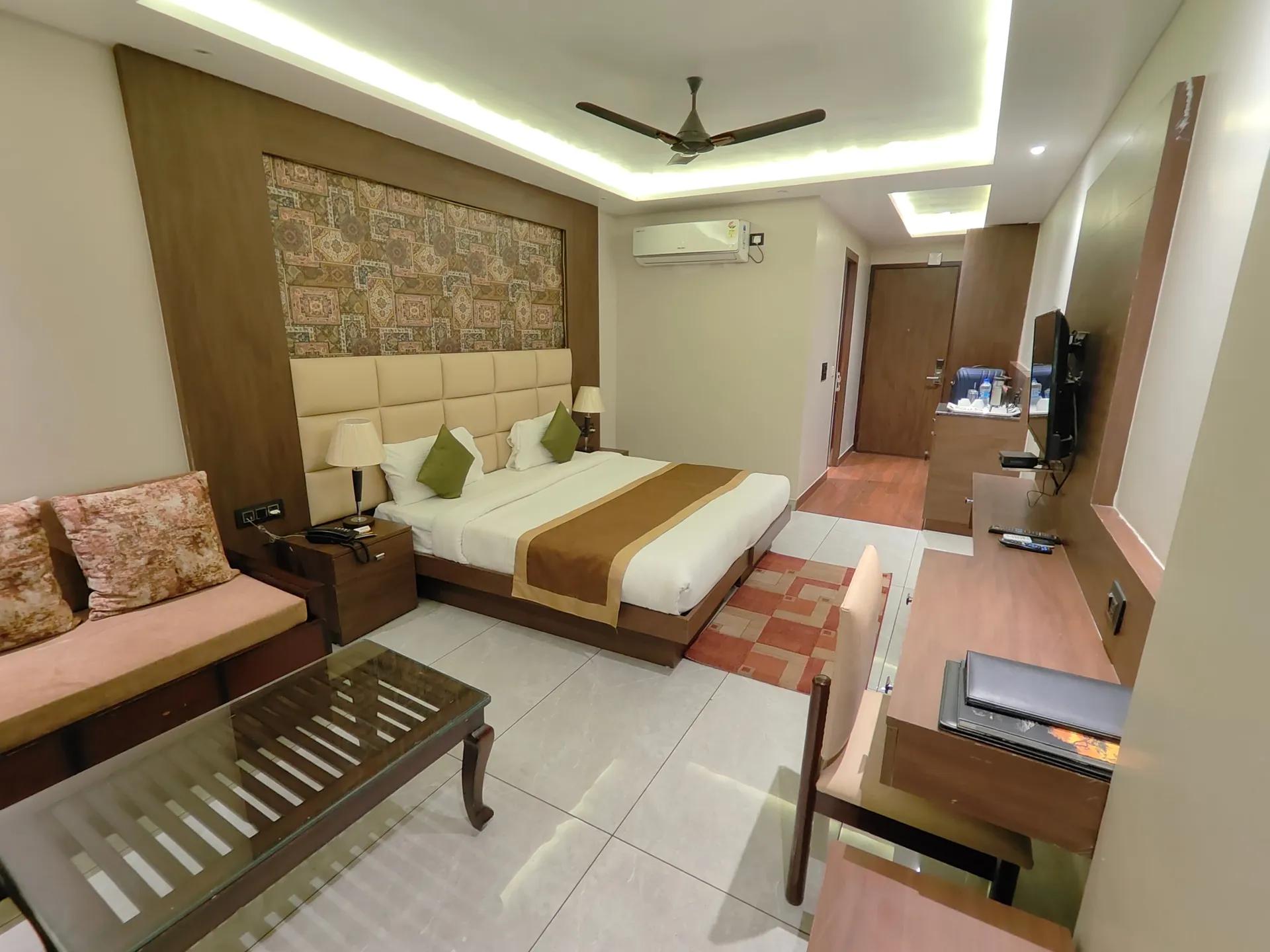 Sunita Elite Room