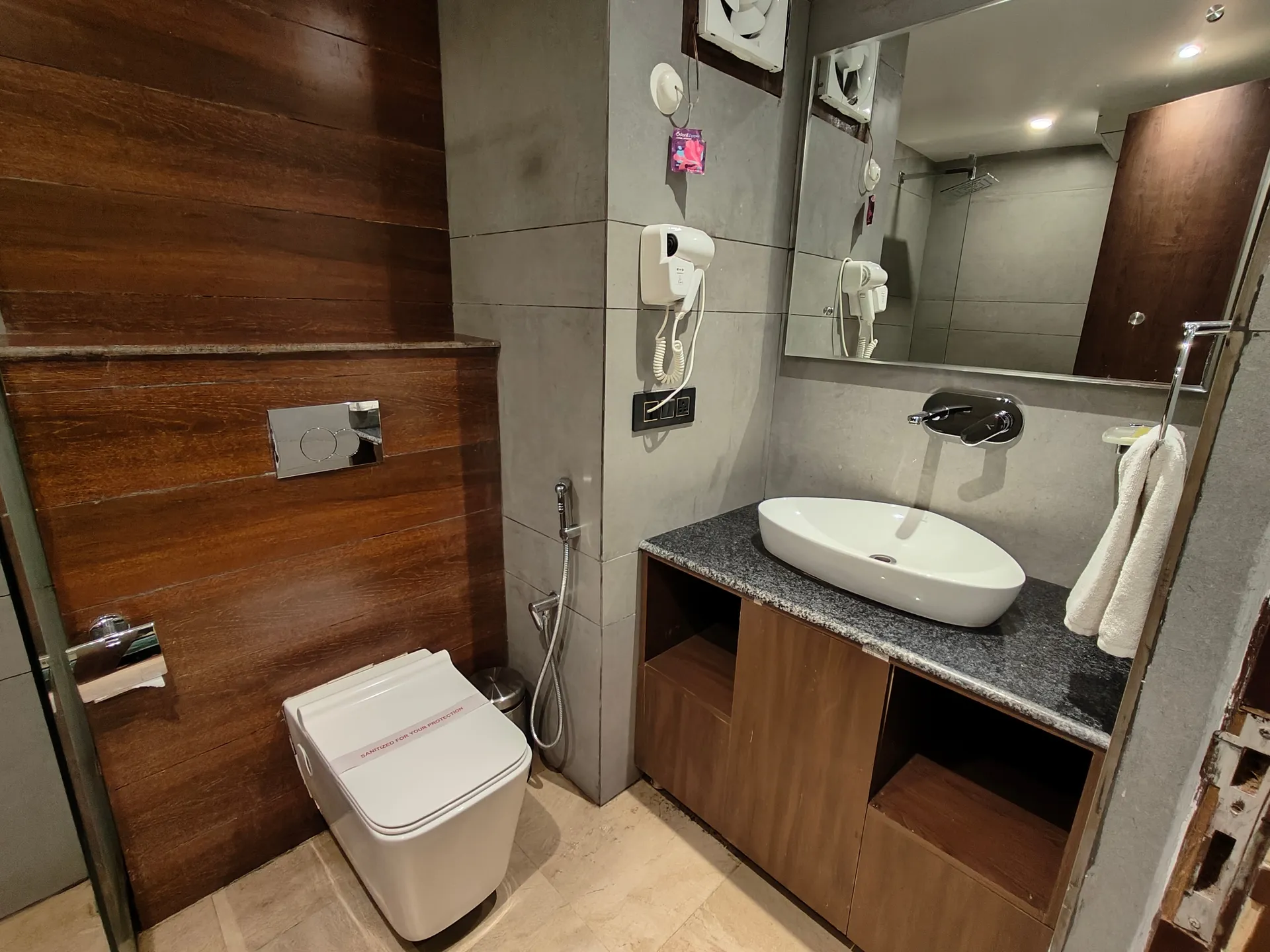 Sunita Elite Room