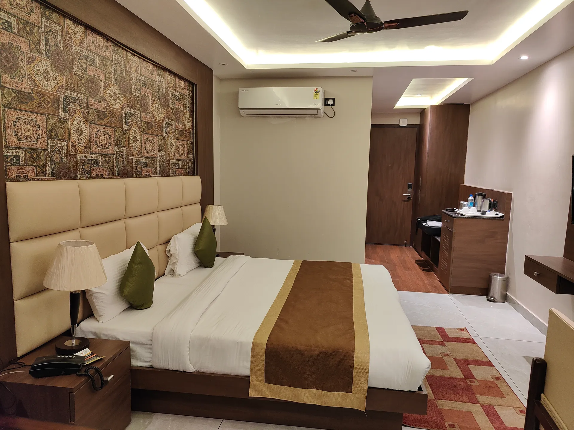 Sunita Elite Room