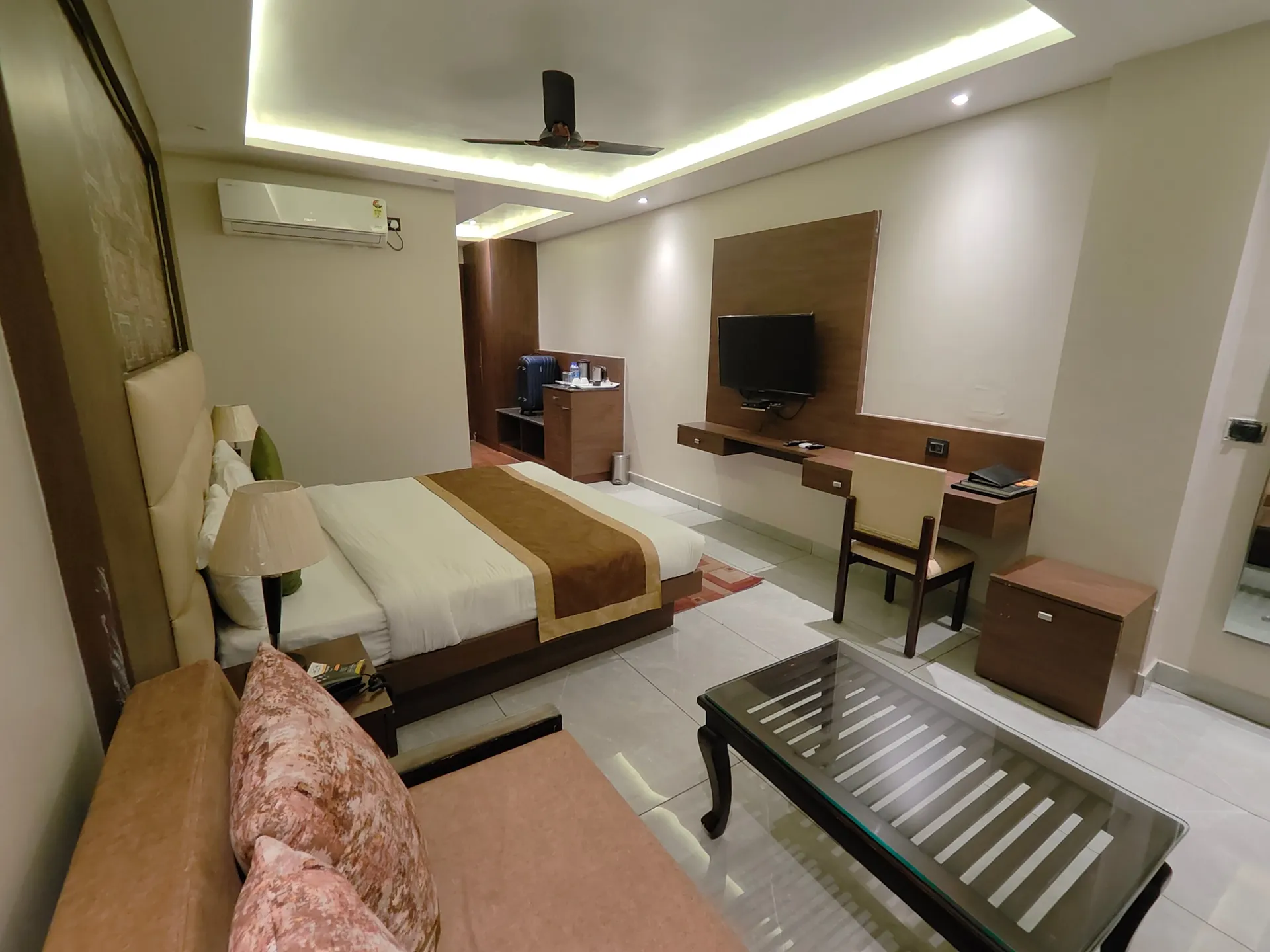 Sunita Elite Room