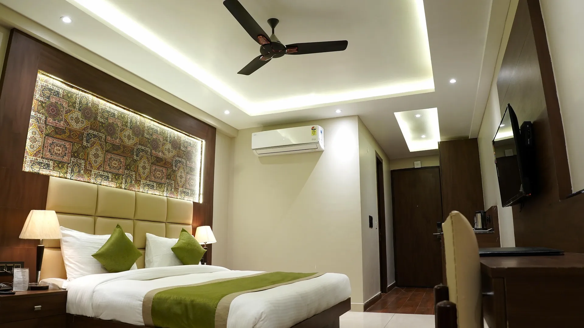 Sunita Elite Room