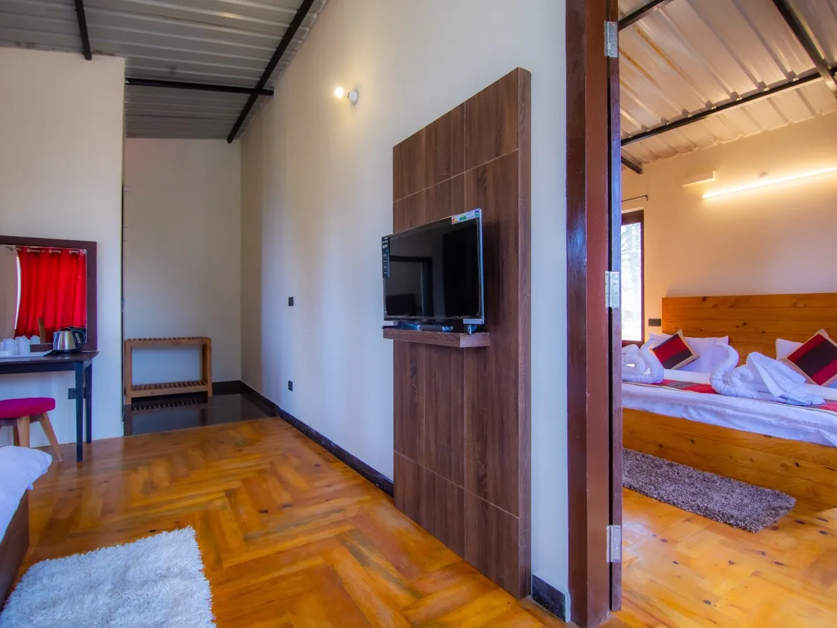 The Mountain Paradise Resort, Almora Room