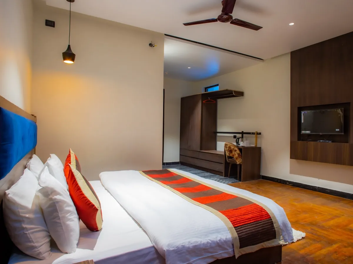 The Mountain Paradise Resort, Almora Room