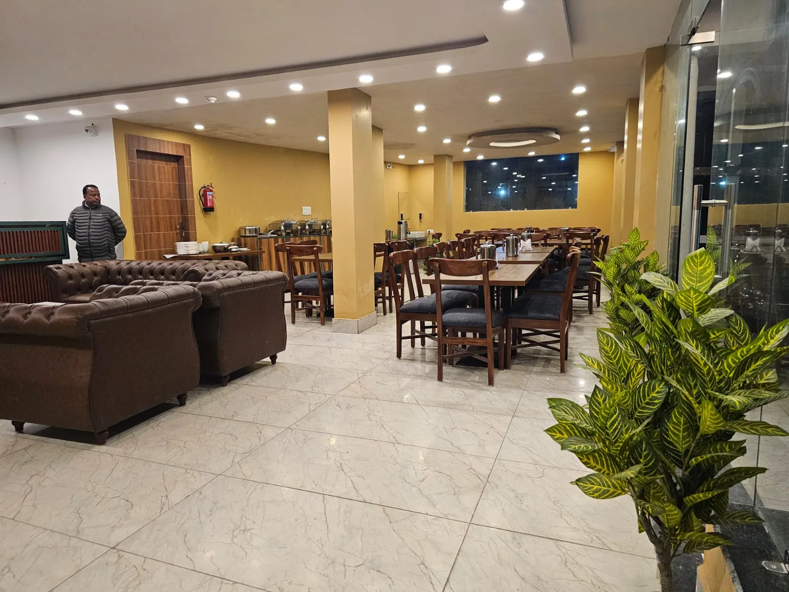 HOTEL PINNACLE PEAKS Restaurant