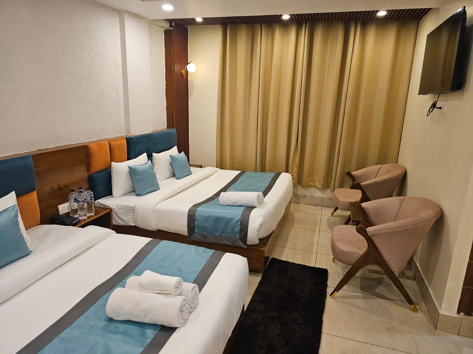 HOTEL PINNACLE PEAKS Room