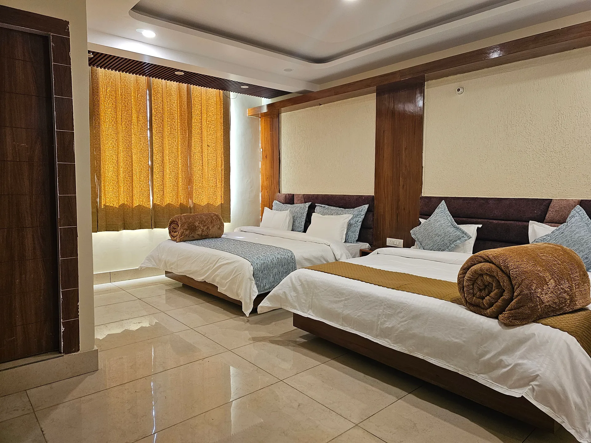 HOTEL PINNACLE PEAKS Room