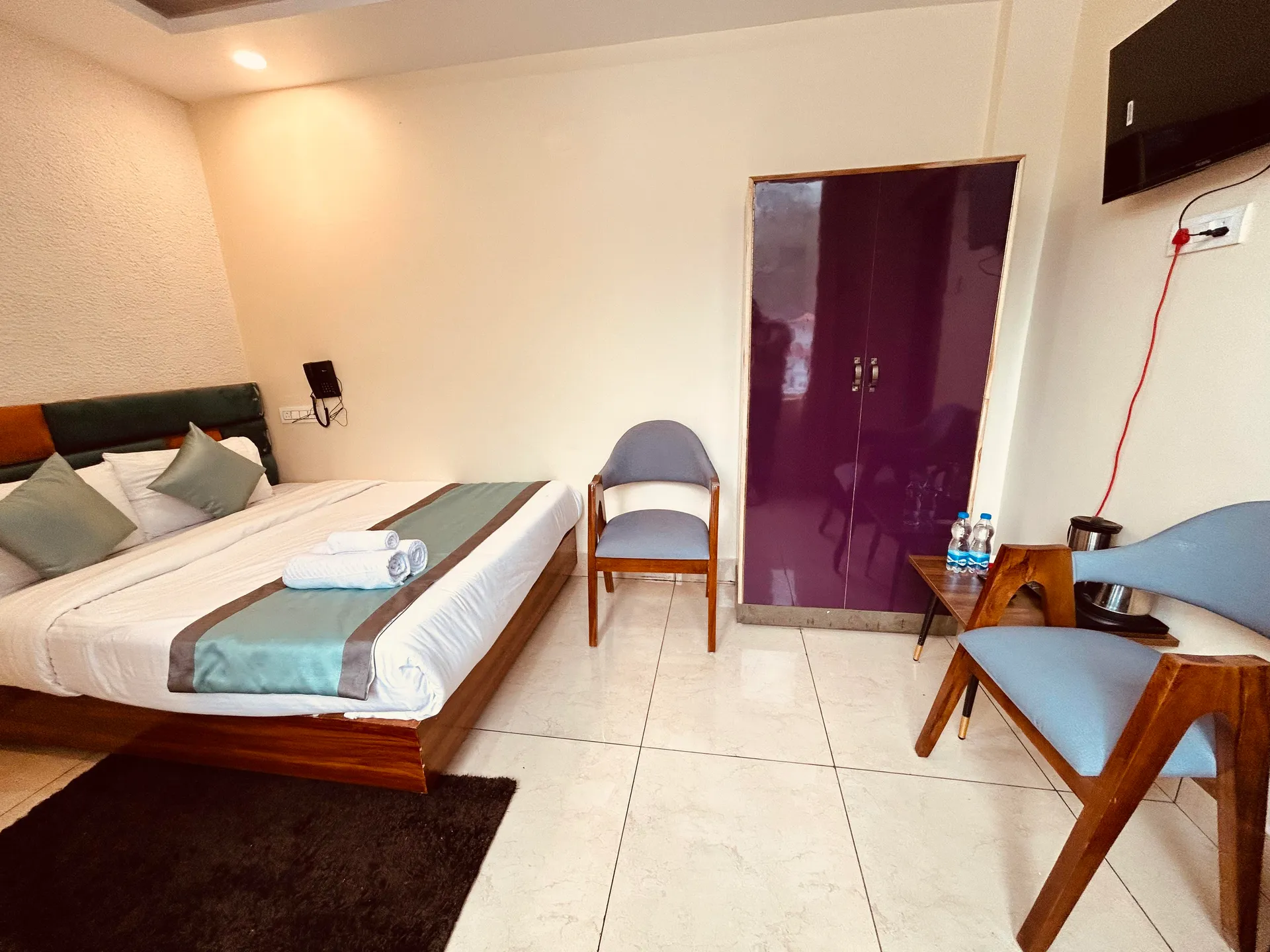 HOTEL PINNACLE PEAKS Room