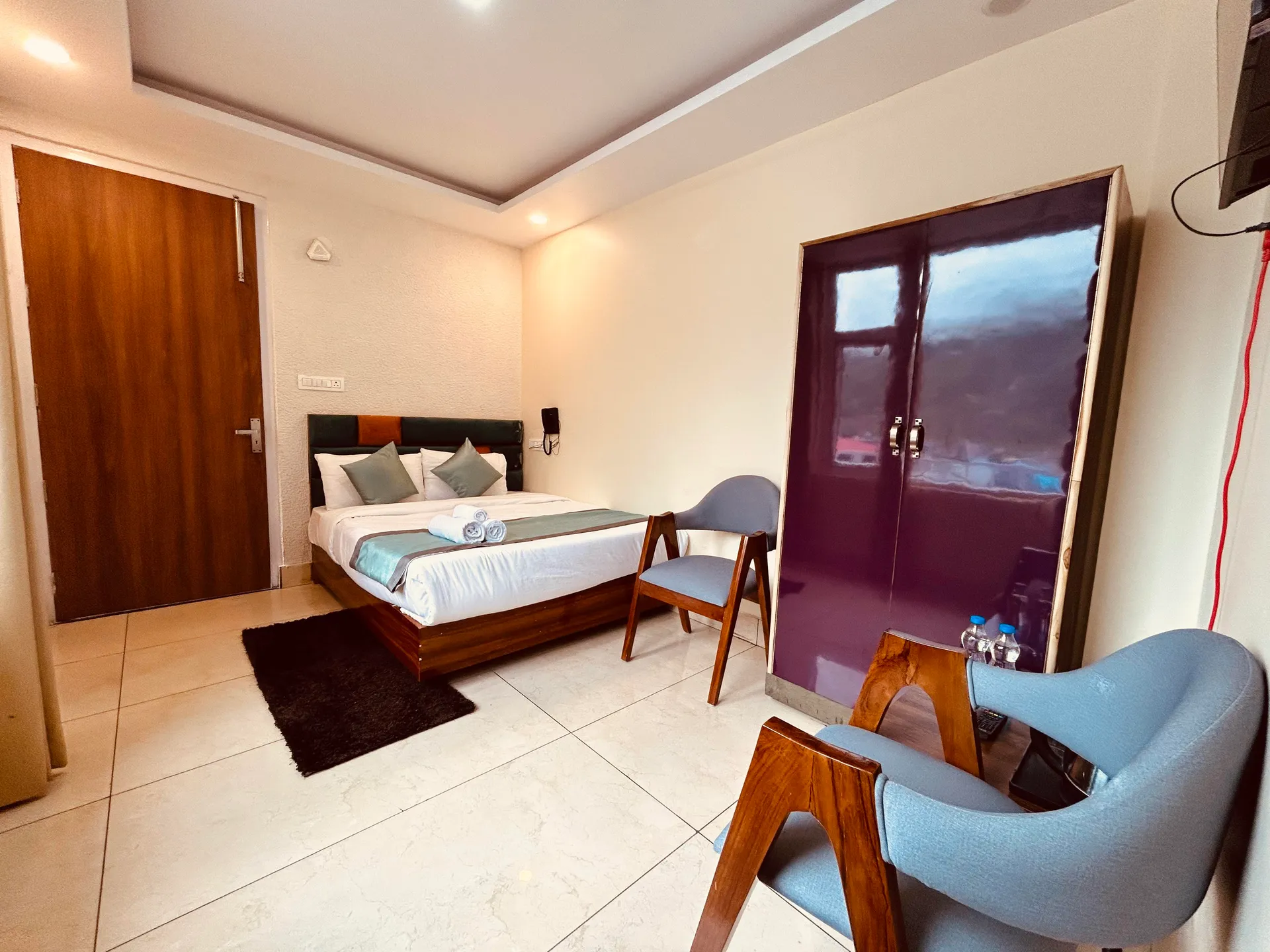 HOTEL PINNACLE PEAKS Room
