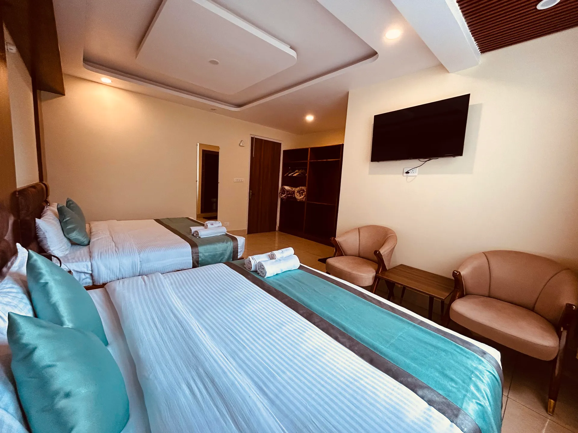 HOTEL PINNACLE PEAKS Room