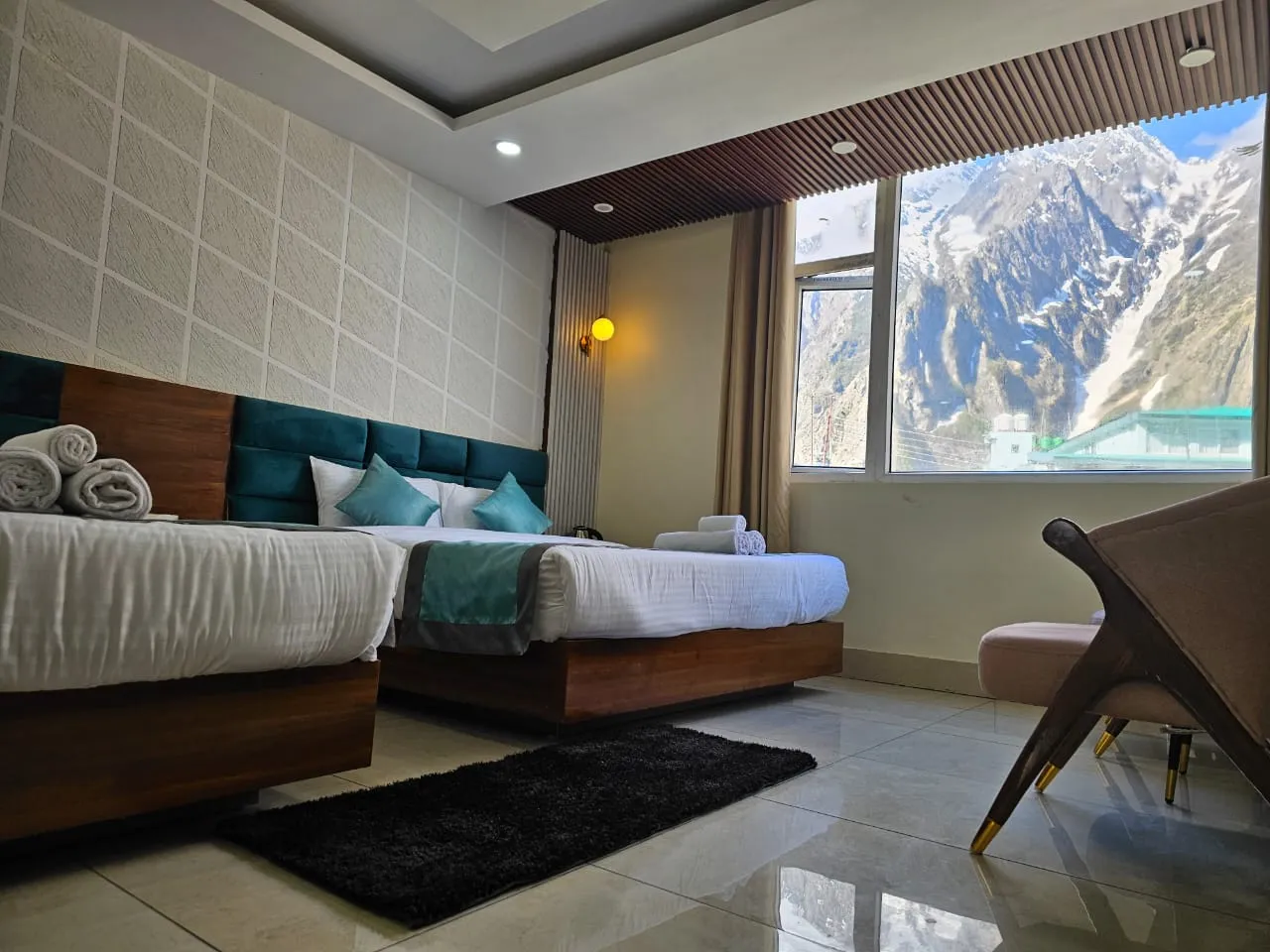 HOTEL PINNACLE PEAKS Room