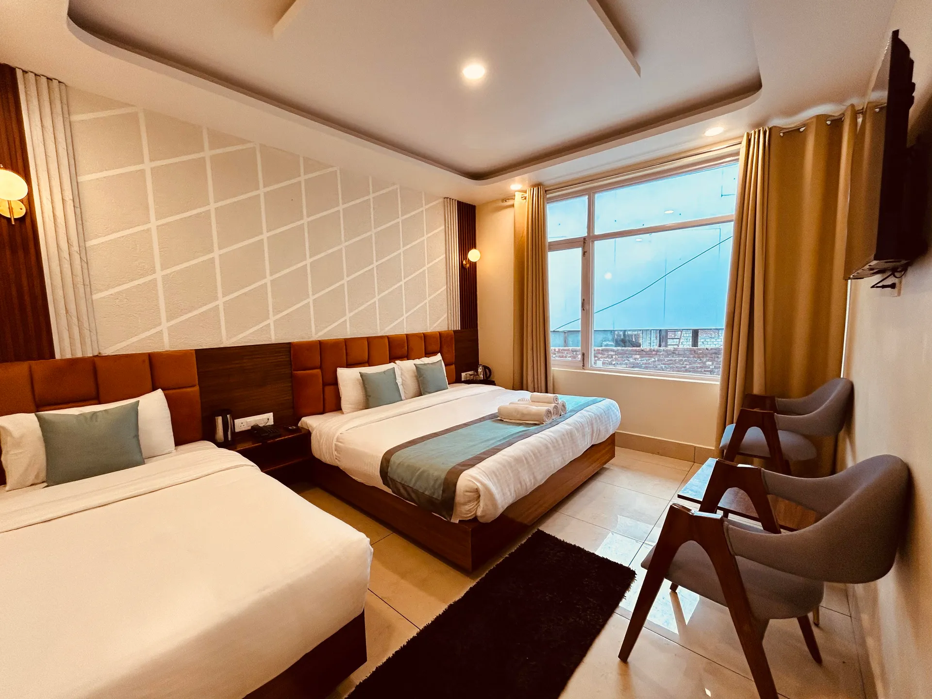 HOTEL PINNACLE PEAKS Room