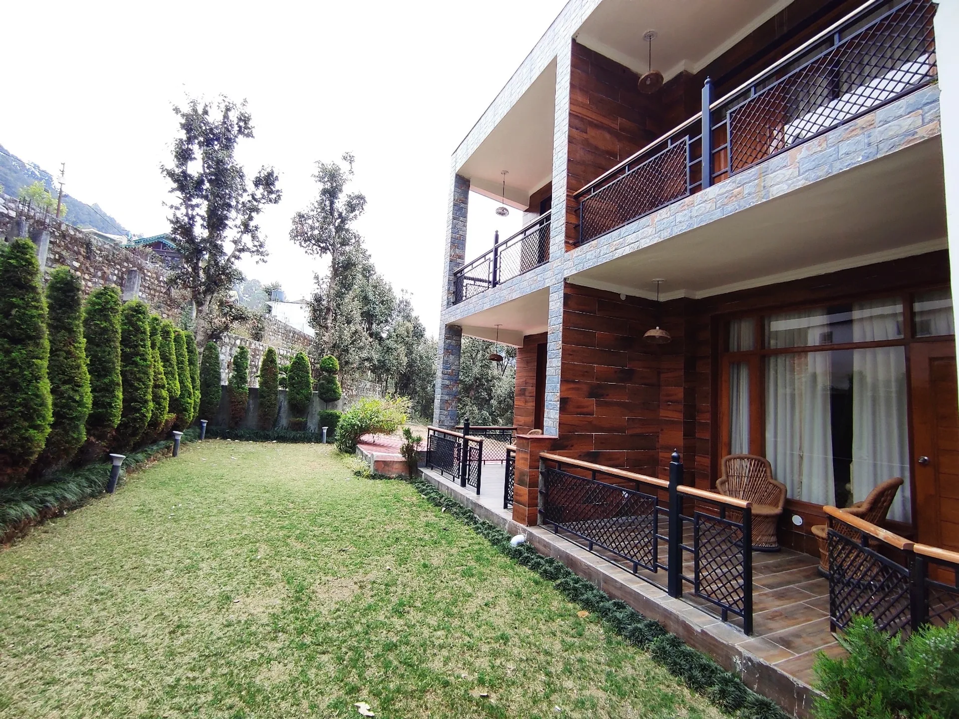 Aaroham The Watergate Hotel Bhimtal Garden