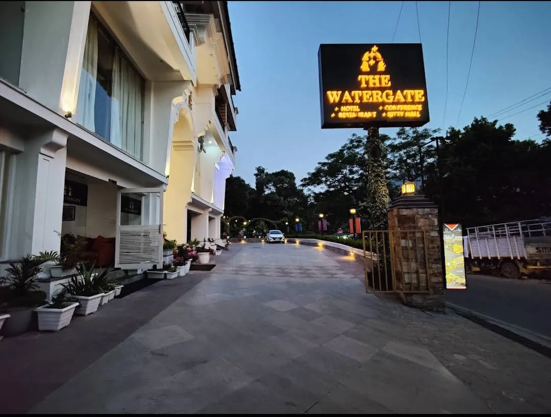 Aaroham The Watergate Hotel Bhimtal Parking