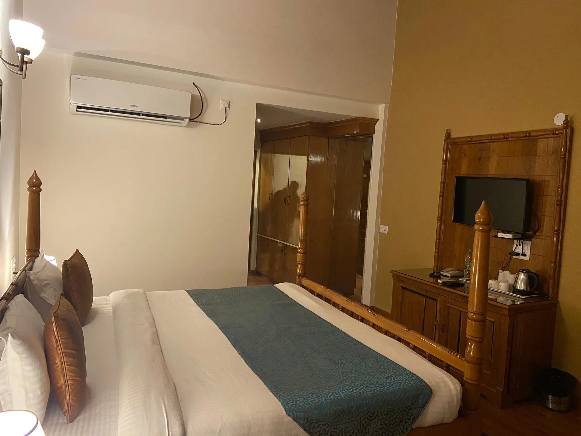 Aaroham The Watergate Hotel Bhimtal Room