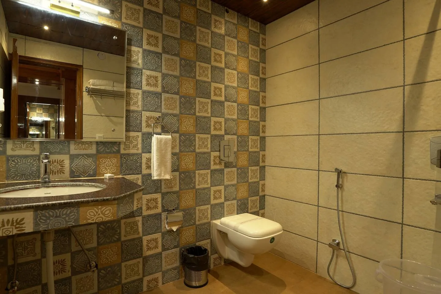 Aaroham The Watergate Hotel Bhimtal Room