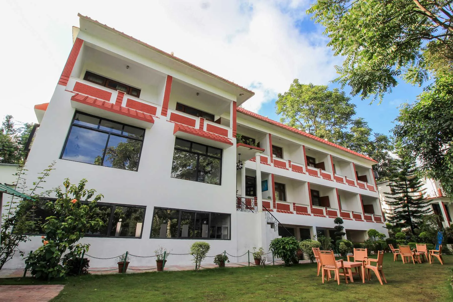 Hotel Maya Regency Bhimtal Facade