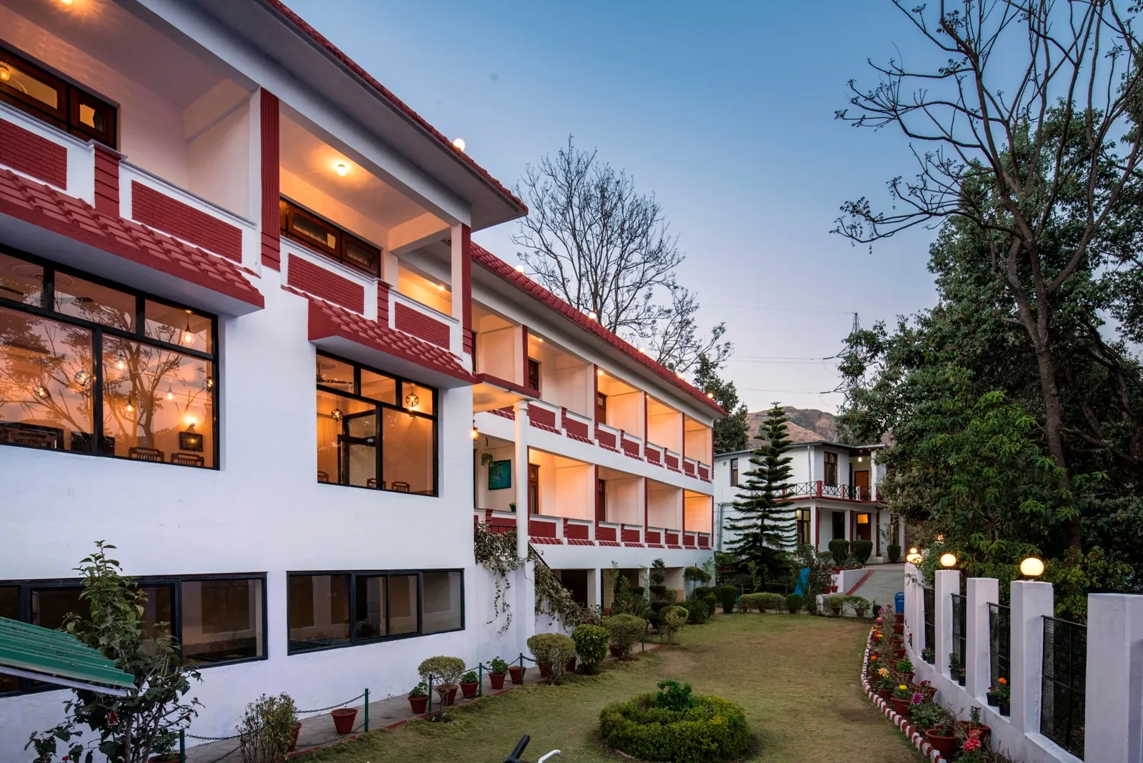 Hotel Maya Regency Bhimtal Outdoors