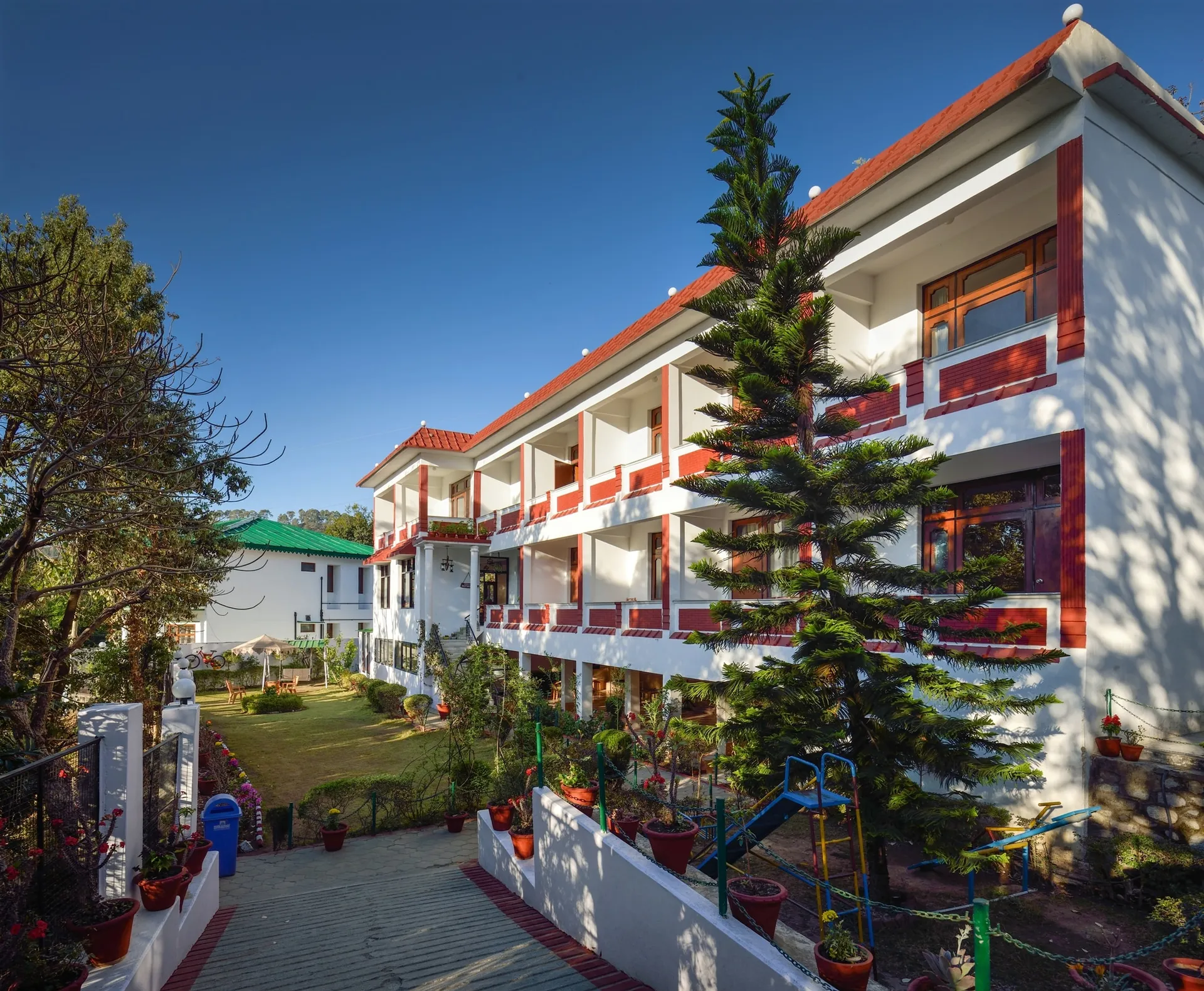 Hotel Maya Regency Bhimtal Outdoors