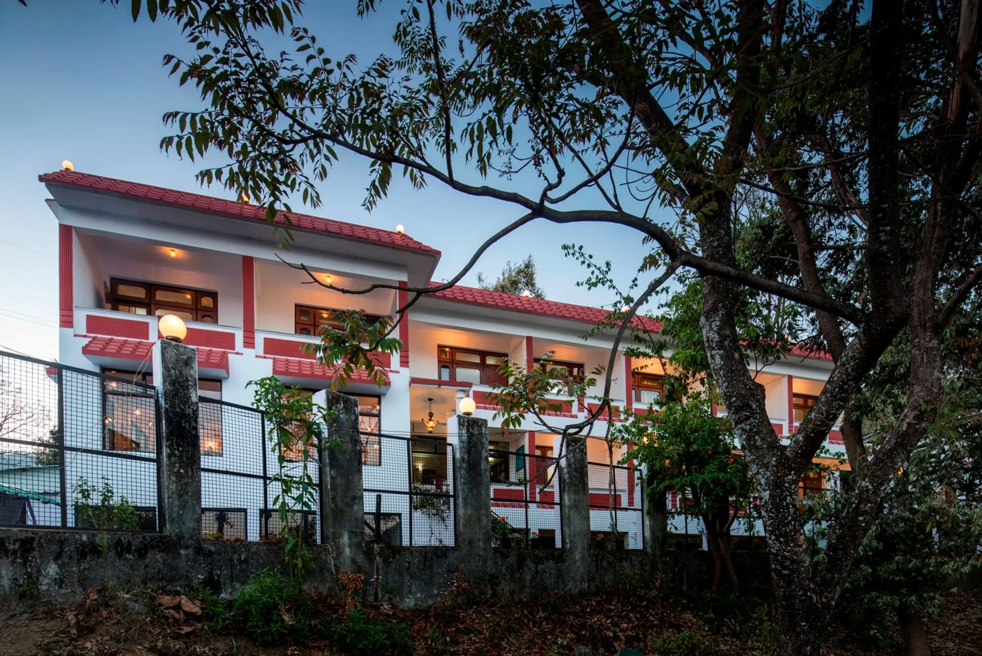 Hotel Maya Regency Bhimtal Outdoors