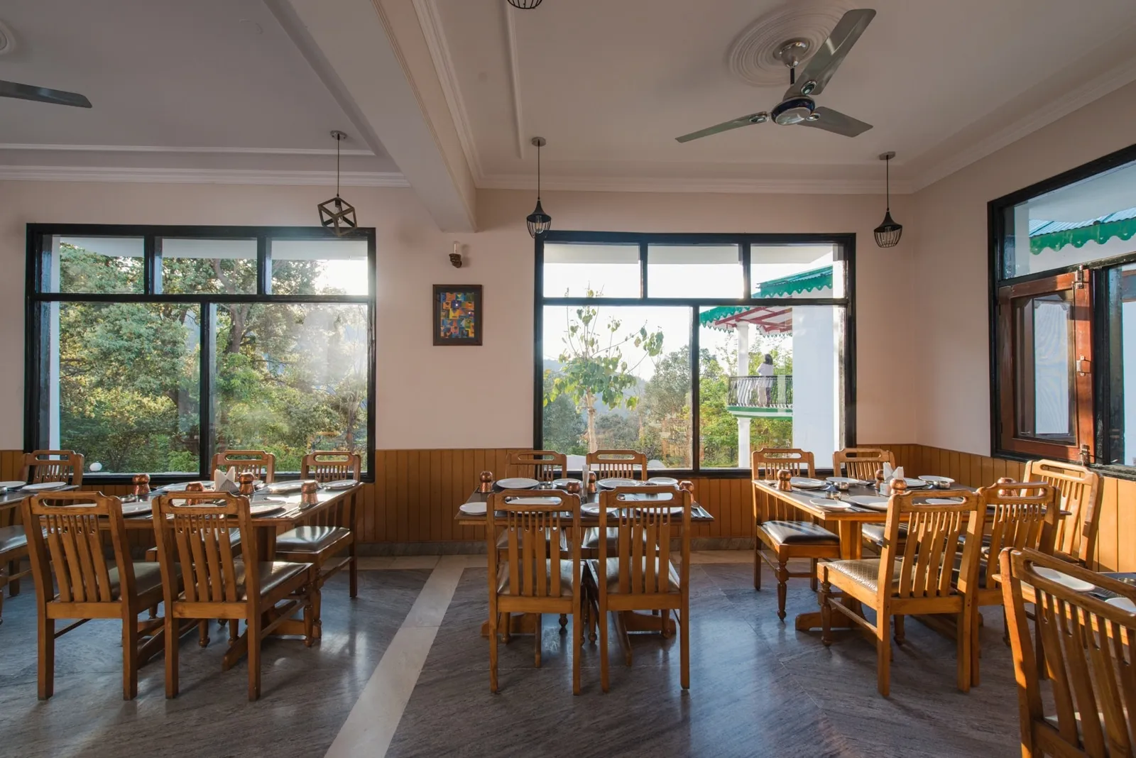 Hotel Maya Regency Bhimtal Restaurant
