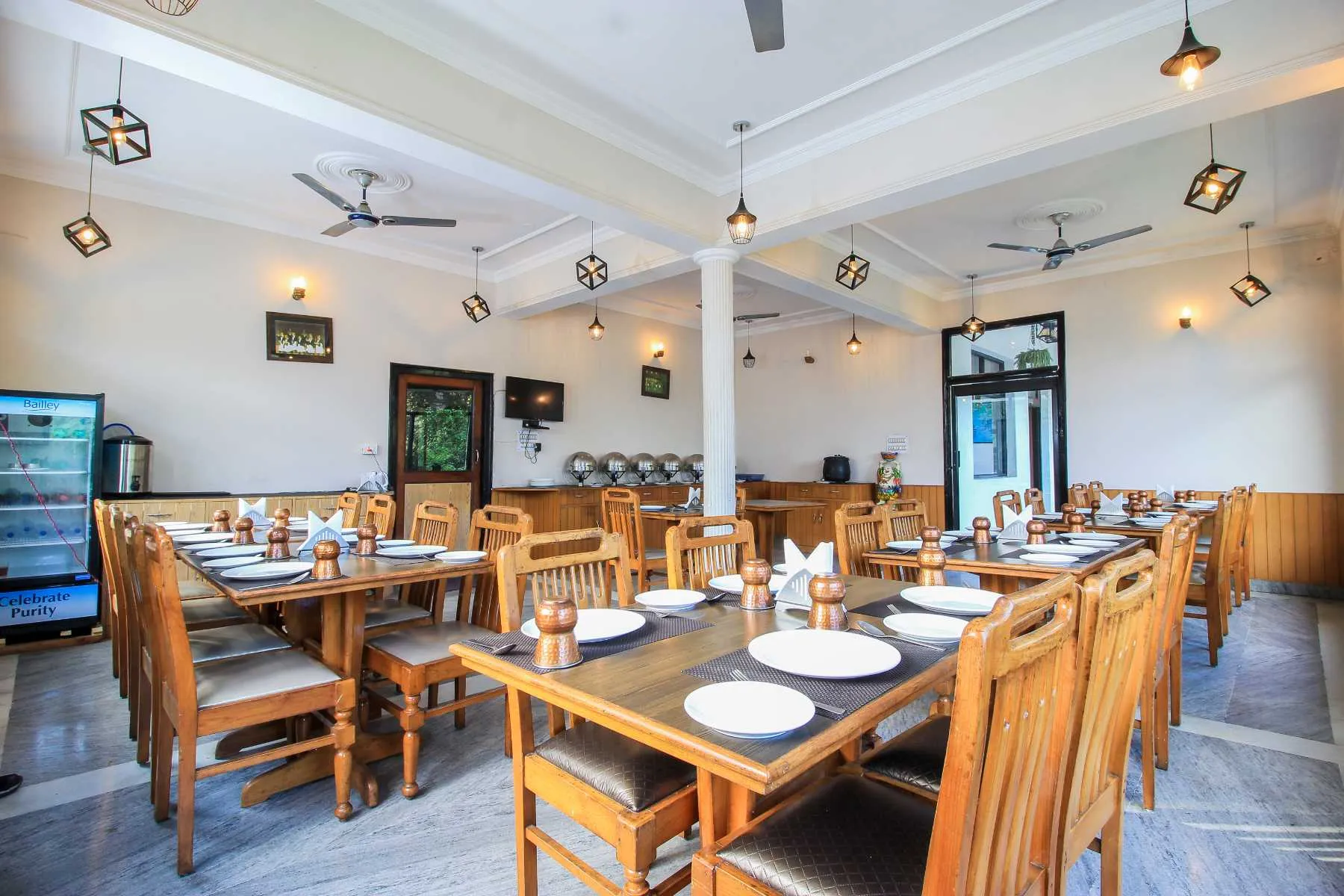 Hotel Maya Regency Bhimtal Restaurant