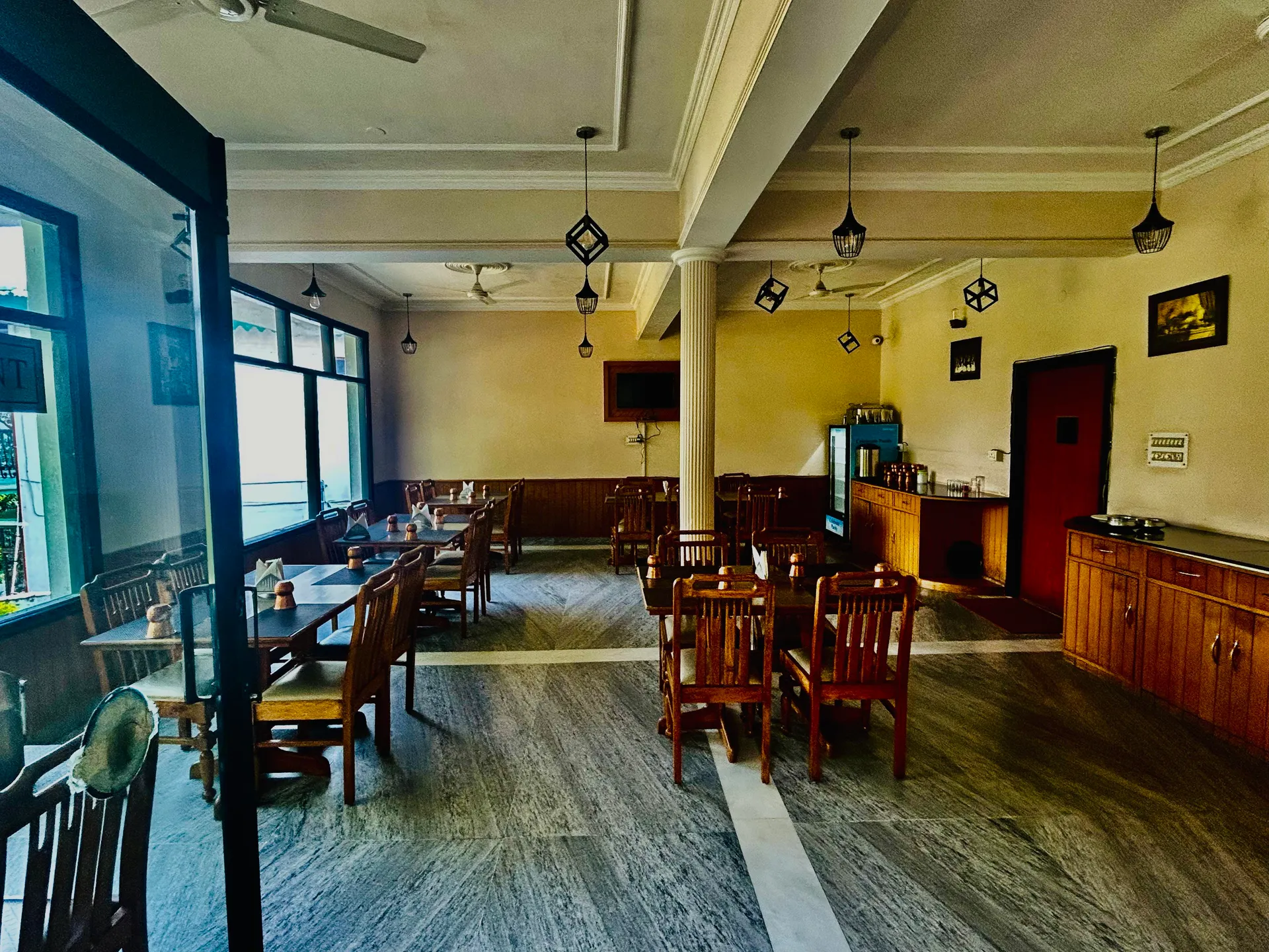 Hotel Maya Regency Bhimtal Restaurant