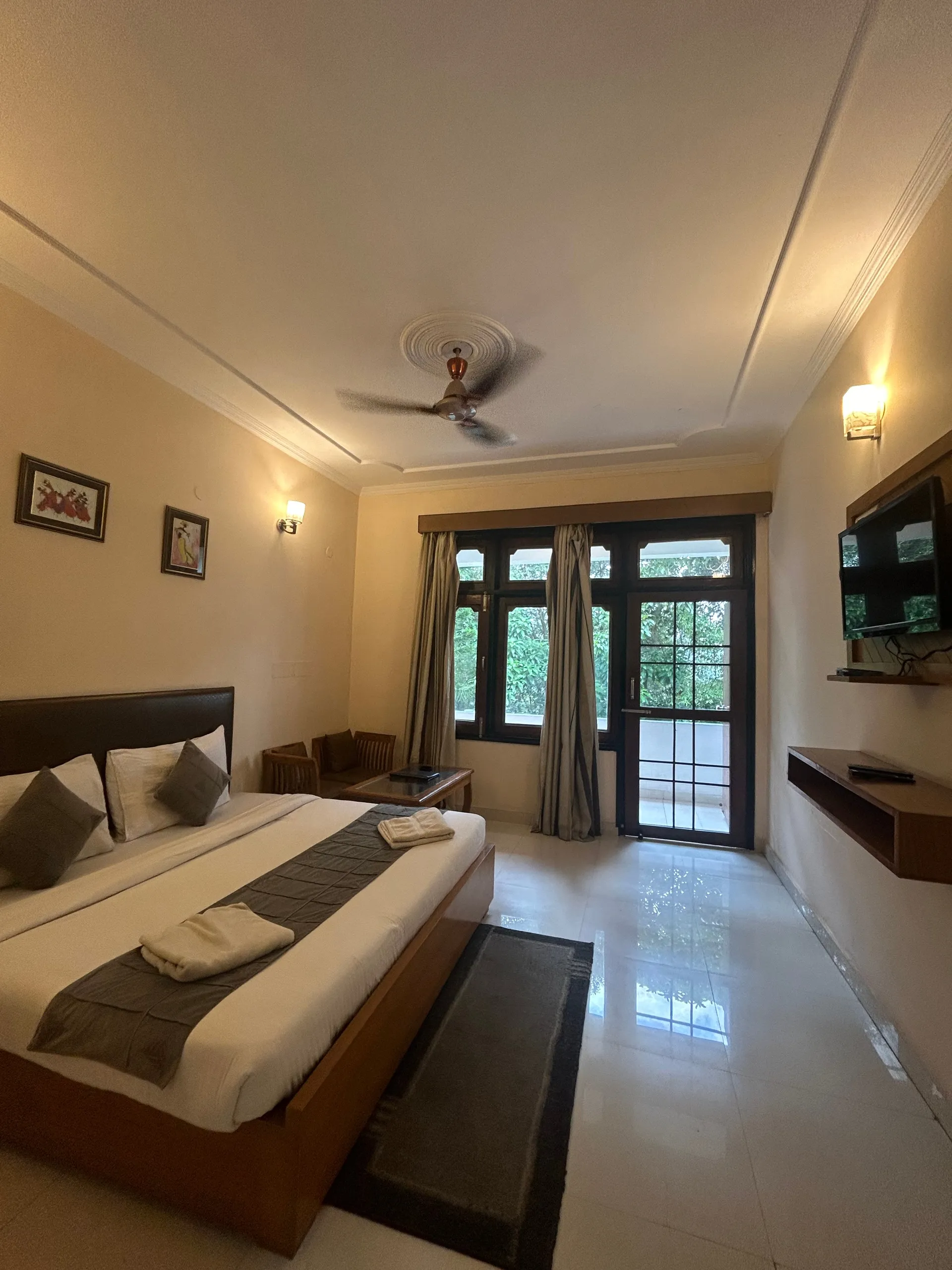 Hotel Maya Regency Bhimtal Room