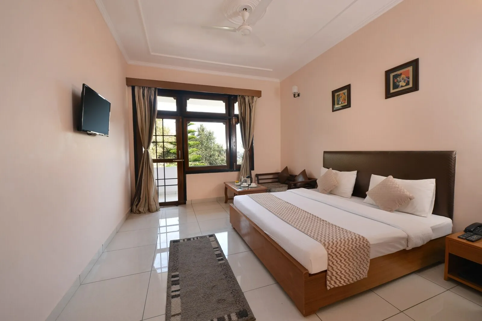 Hotel Maya Regency Bhimtal Room