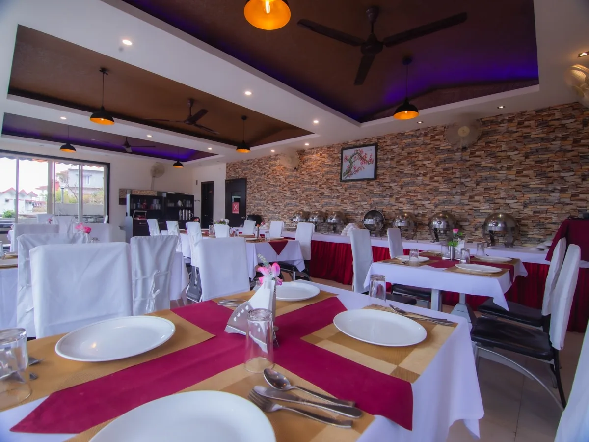The Tal Paradise( 20 km from Nainital ) A Lake Side Hotel Restaurant