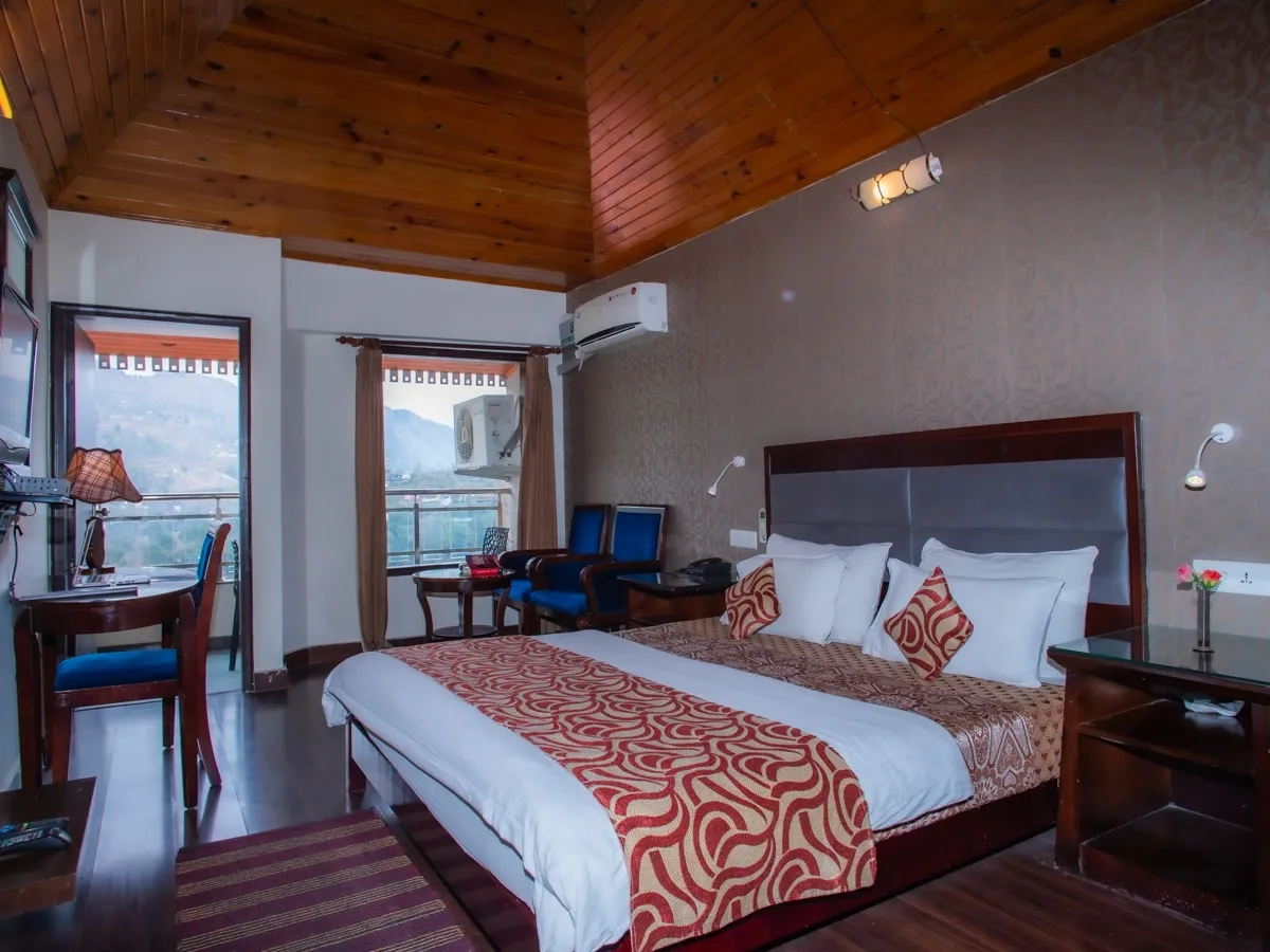 The Tal Paradise( 20 km from Nainital ) A Lake Side Hotel Room