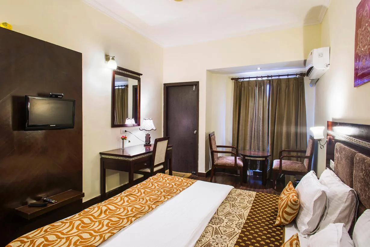 The Tal Paradise( 20 km from Nainital ) A Lake Side Hotel Room