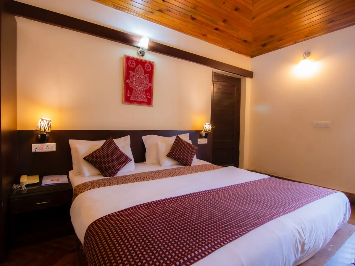 The Tal Paradise( 20 km from Nainital ) A Lake Side Hotel Room