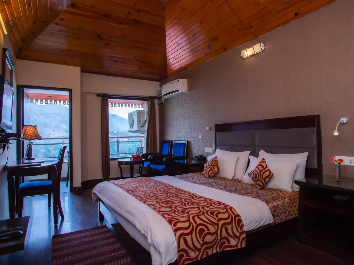 The Tal Paradise( 20 km from Nainital ) A Lake Side Hotel Room