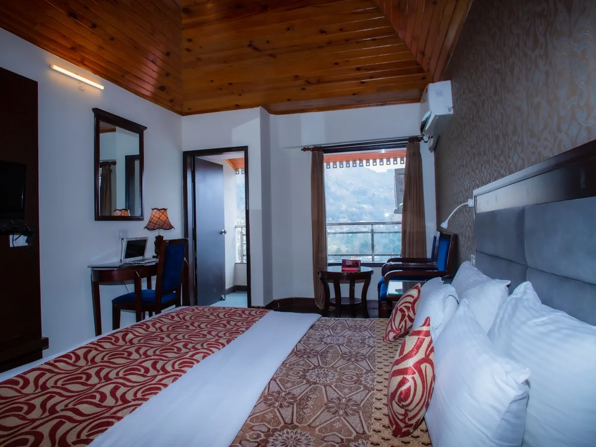 The Tal Paradise( 20 km from Nainital ) A Lake Side Hotel Room