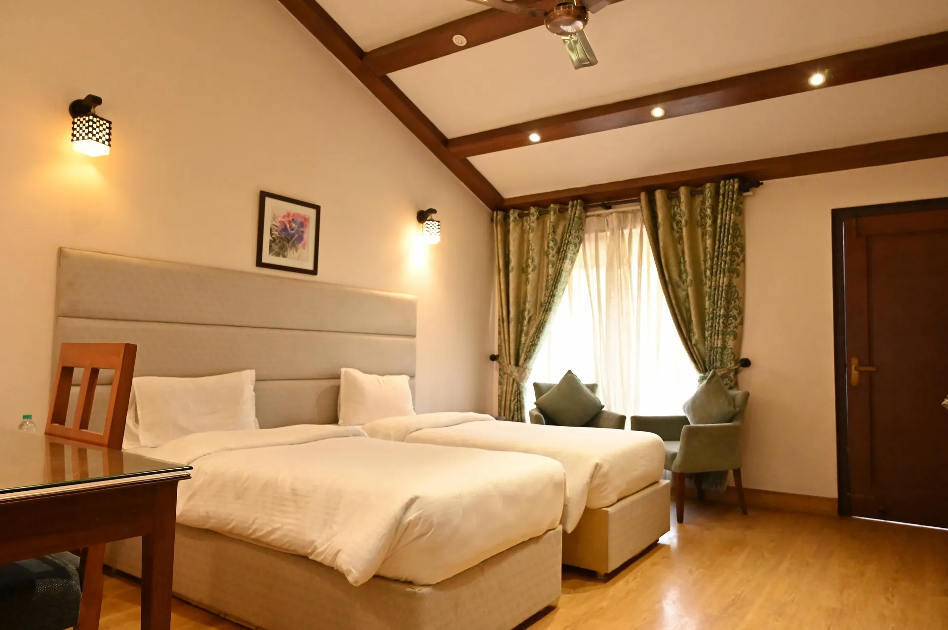 Foxoso Misty Oak Resort Nainital Room
