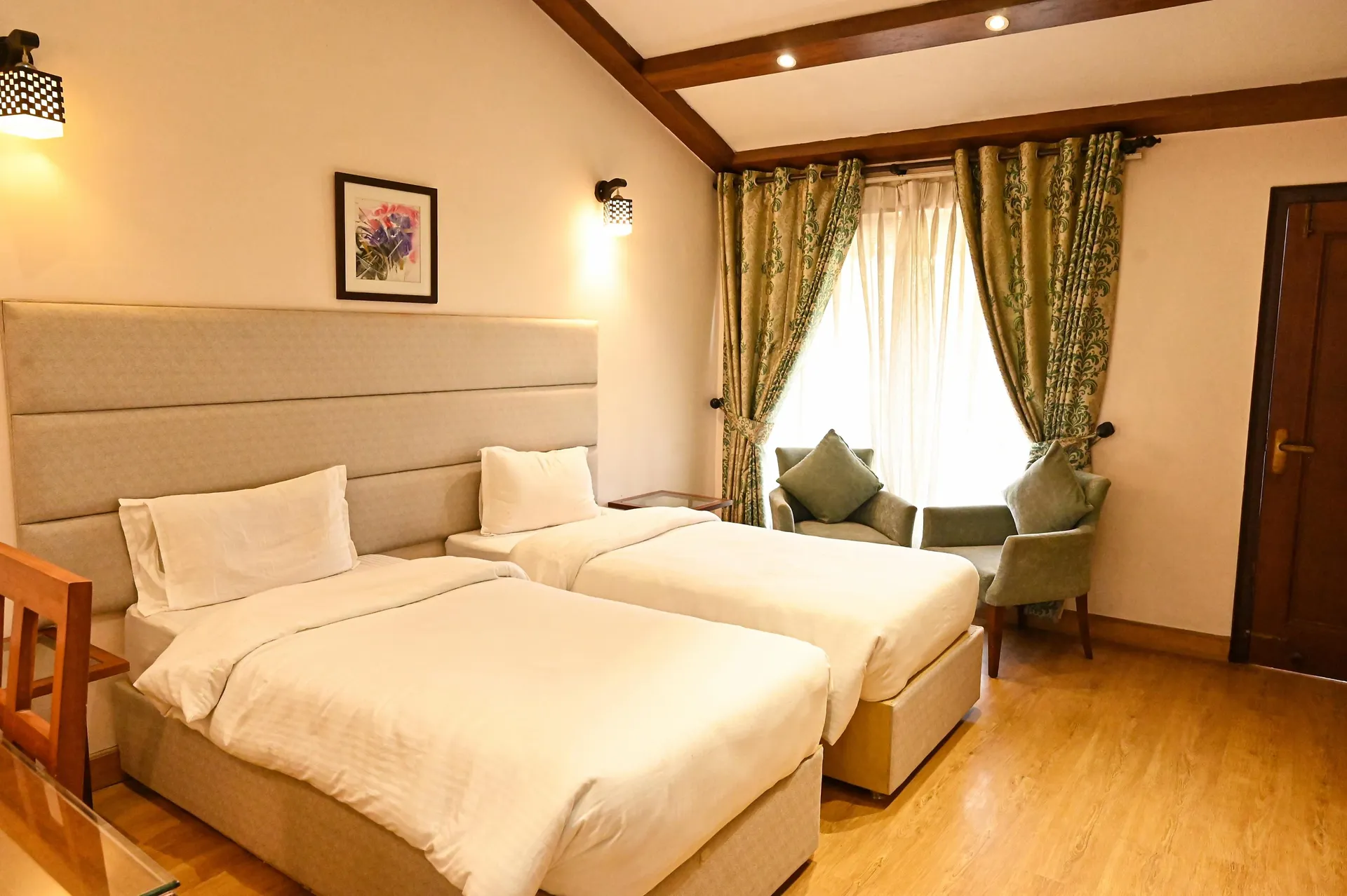 Foxoso Misty Oak Resort Nainital Room