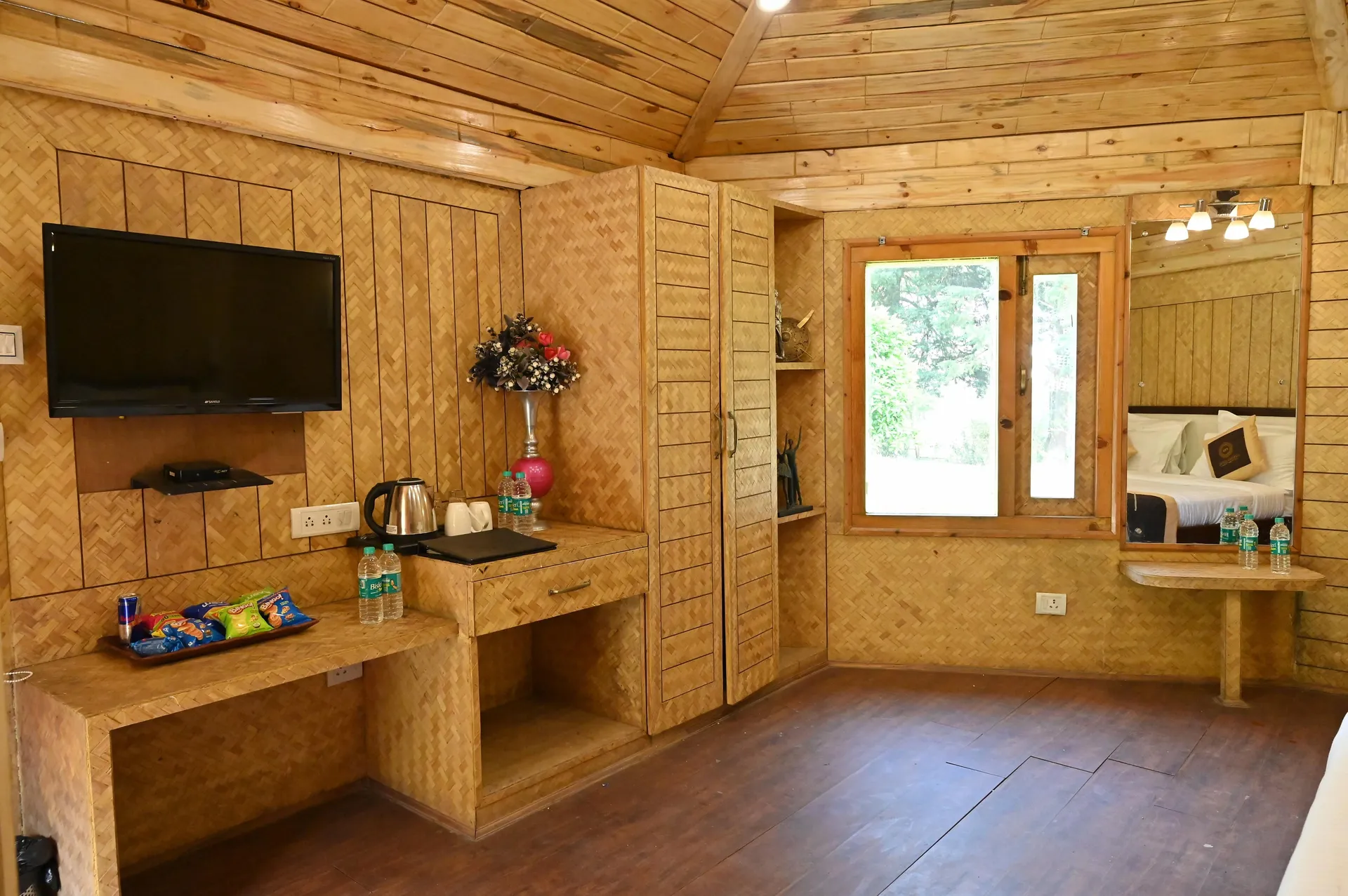 Foxoso Misty Oak Resort Nainital Room