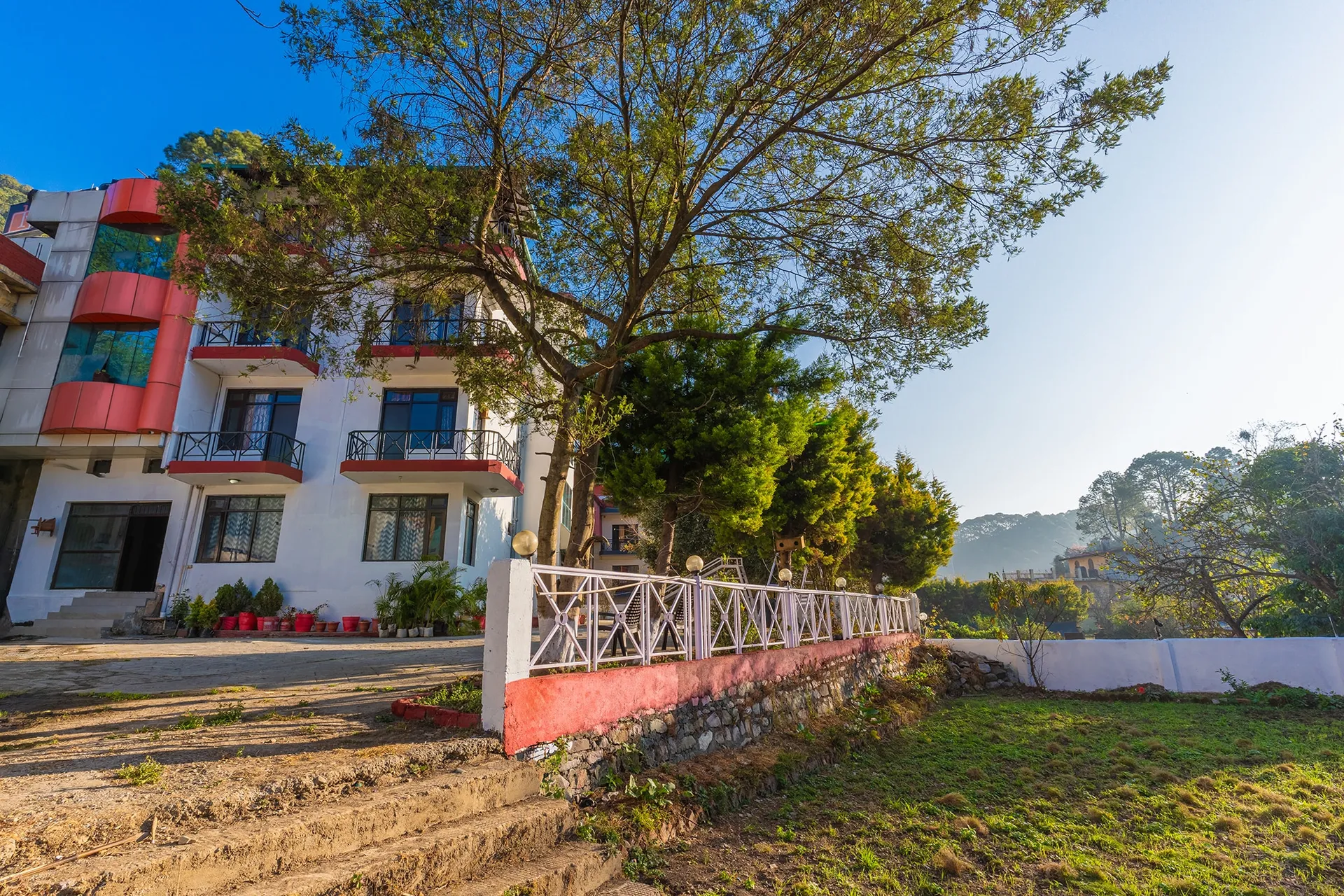 The Raikwal's Hotel & Restaurant Garden