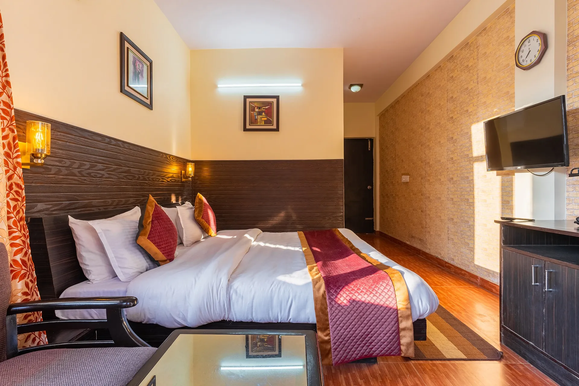 The Raikwal's Hotel & Restaurant Room