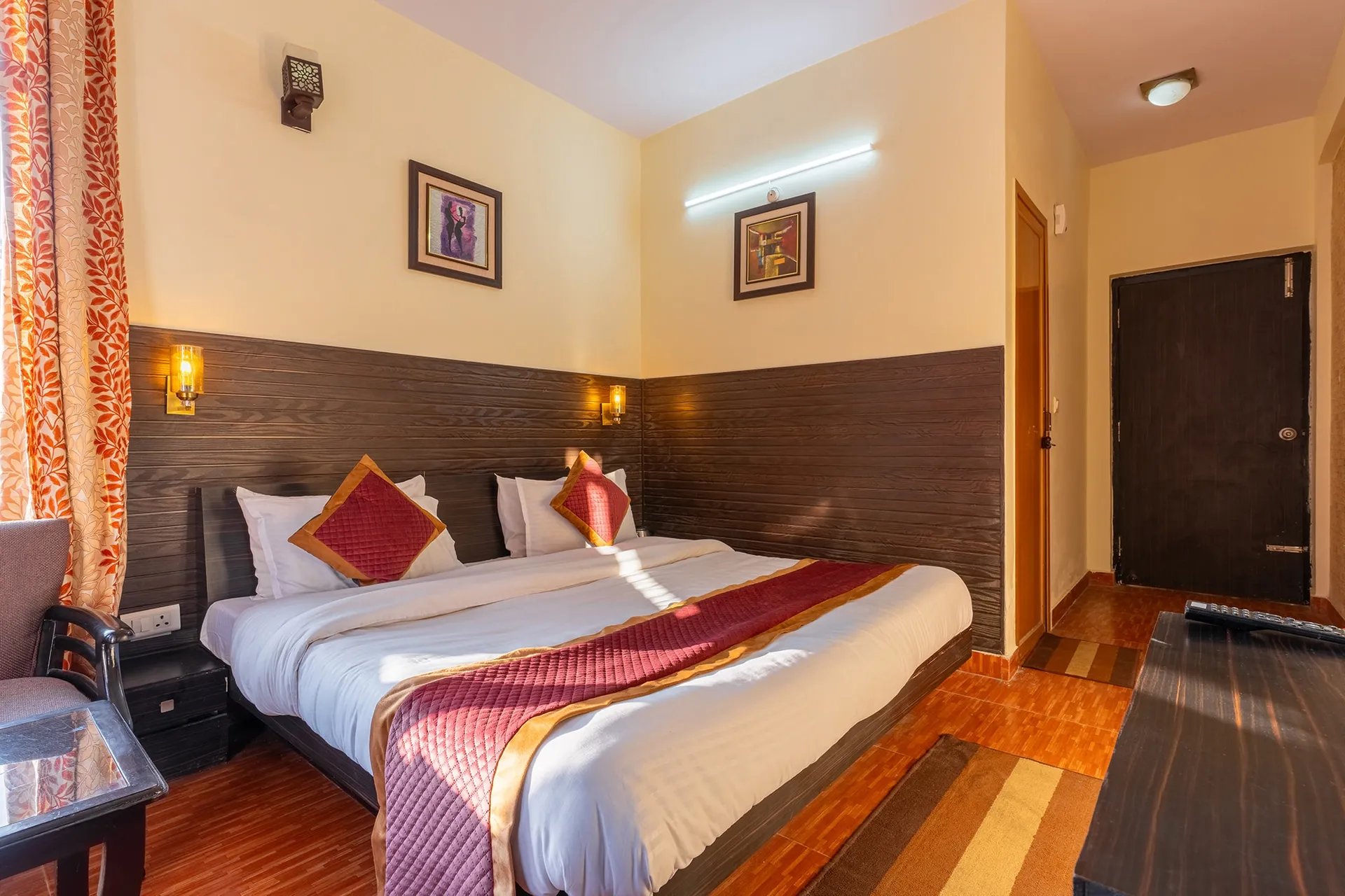 The Raikwal's Hotel & Restaurant Room
