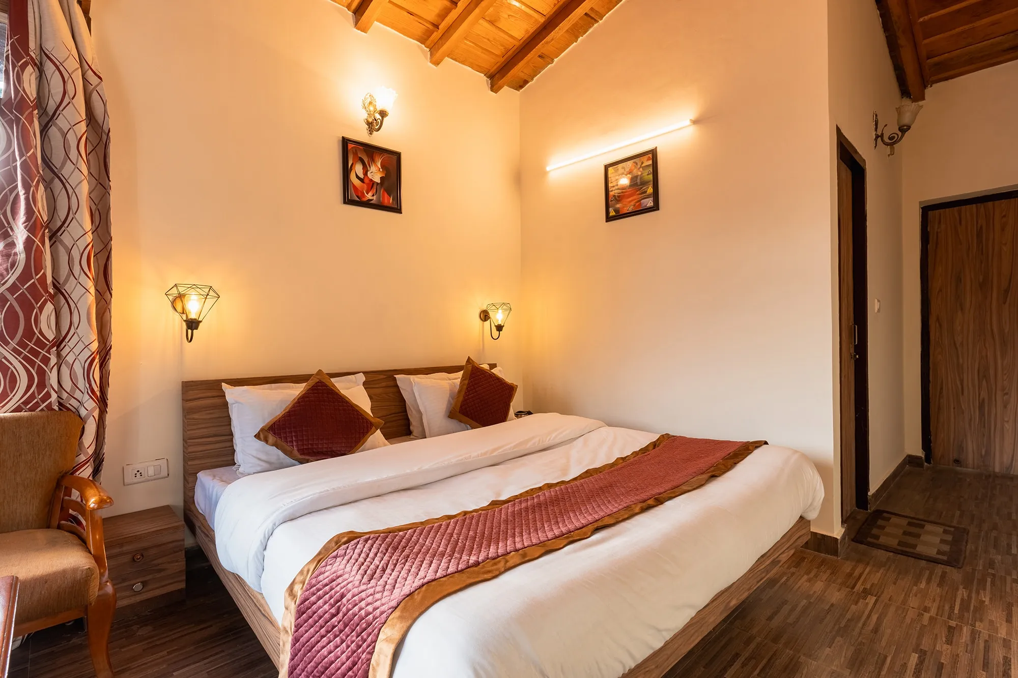 The Raikwal's Hotel & Restaurant Room