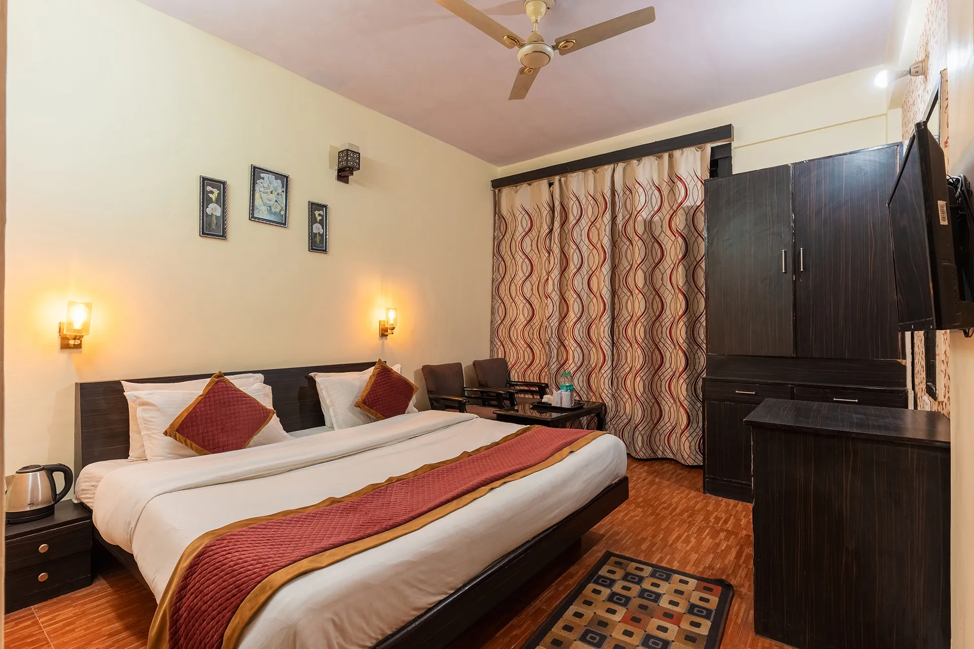 The Raikwal's Hotel & Restaurant Room
